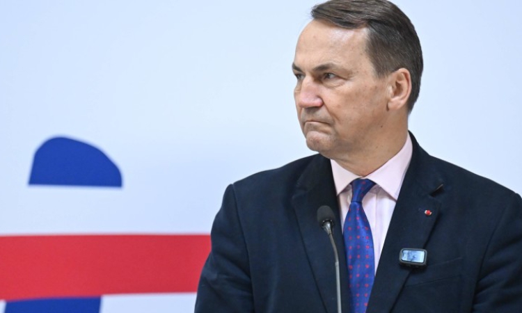 Сикорски: Путин няма да издържи още 3 години война в Украйна